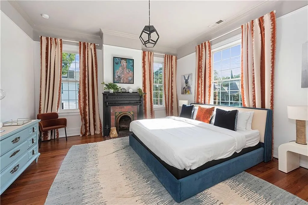 4 bed, 2.5 bath, 4000 sqft, $8,000 — Photo 3