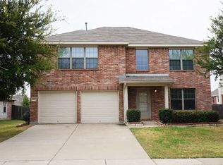 2811 Park Springs Dr, Grand Prairie, TX 75052