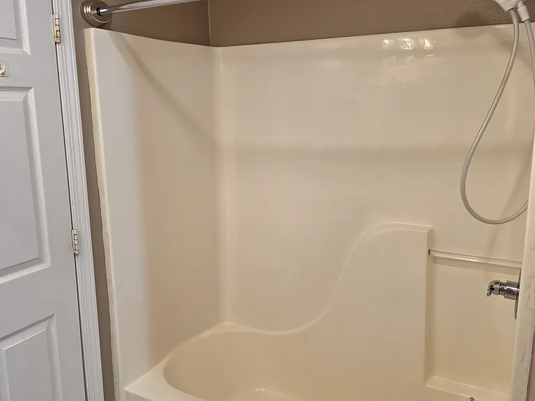 Bathroom 2 with shower and tub combo