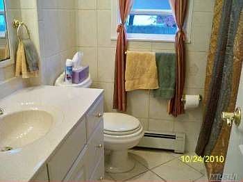 4th image of 90 Lloyd Ct