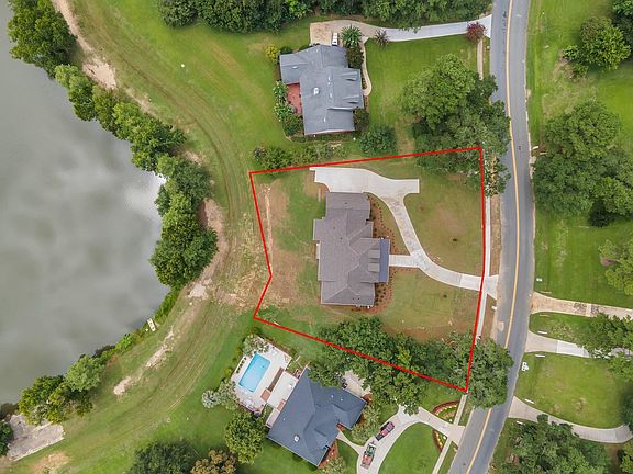 2nd image of 955 Summerbrooke Dr