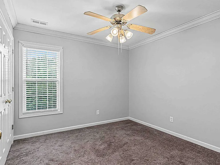 209 Lansing Ct — Photo 33