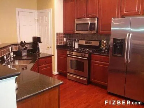 2514 Pascal Pl, Herndon, VA 20171