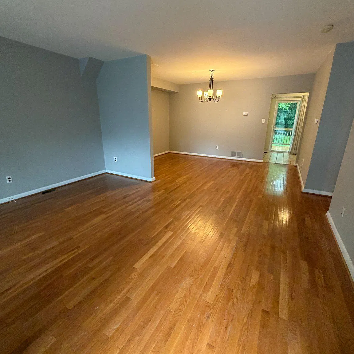 3 bed, 2.5 bath, 1421 sqft, $2,600 — Photo 3