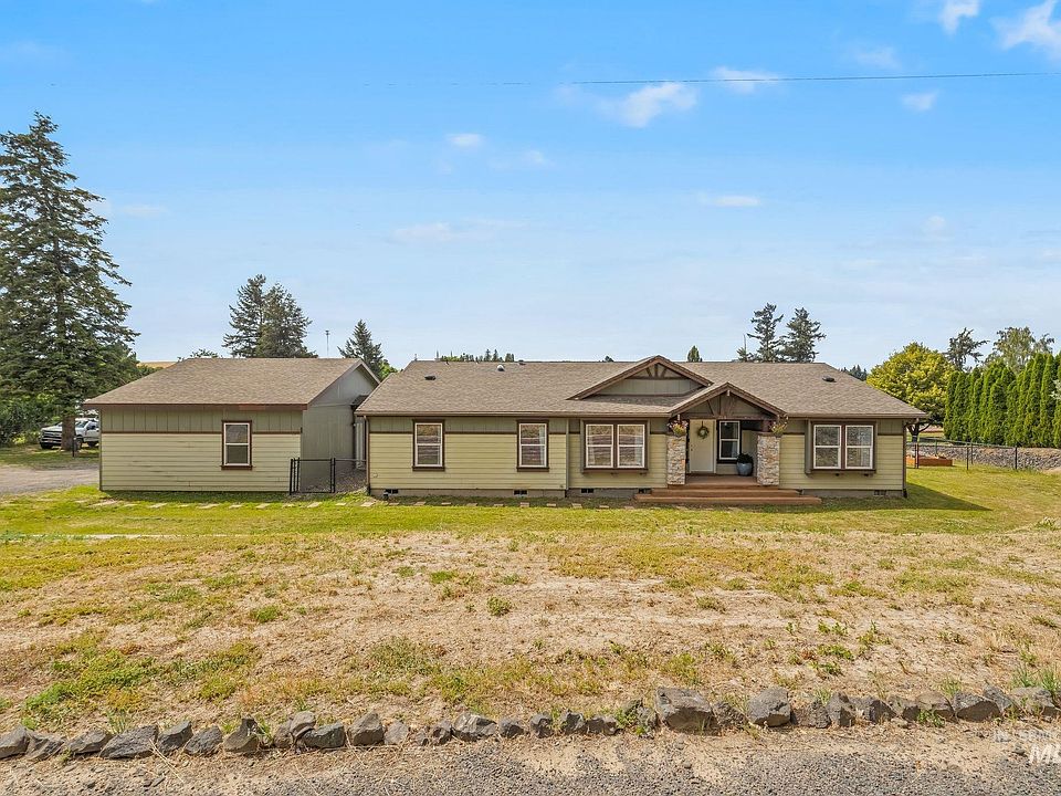 1st image of 208 S Railroad Ave