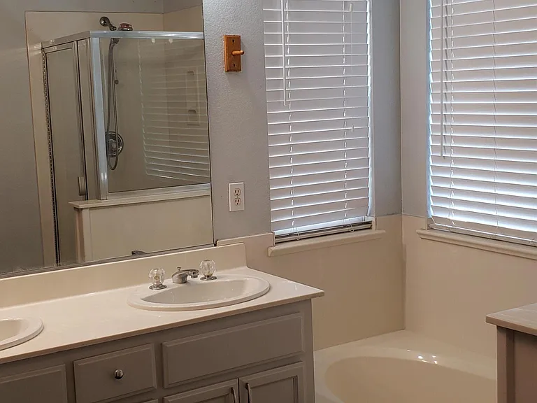 577 Rockingham Way — Photo 6