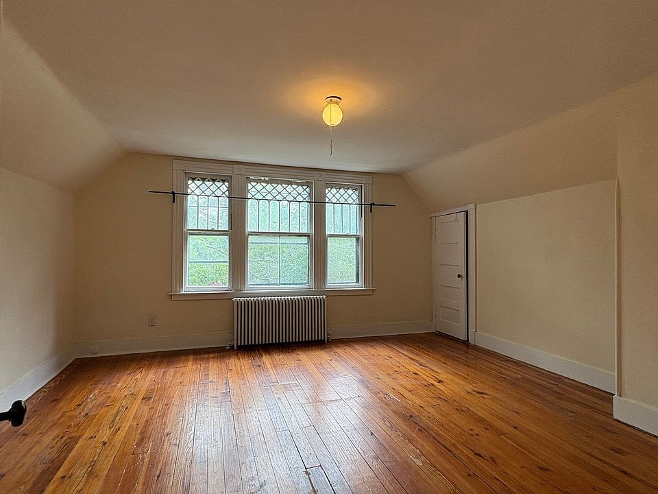 1st image of 196 Norton St Floor 3