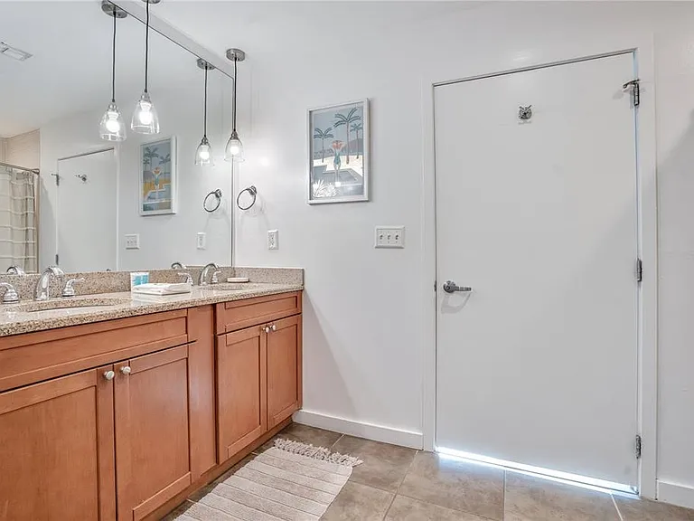 525 E Jackson St #P — Photo 37