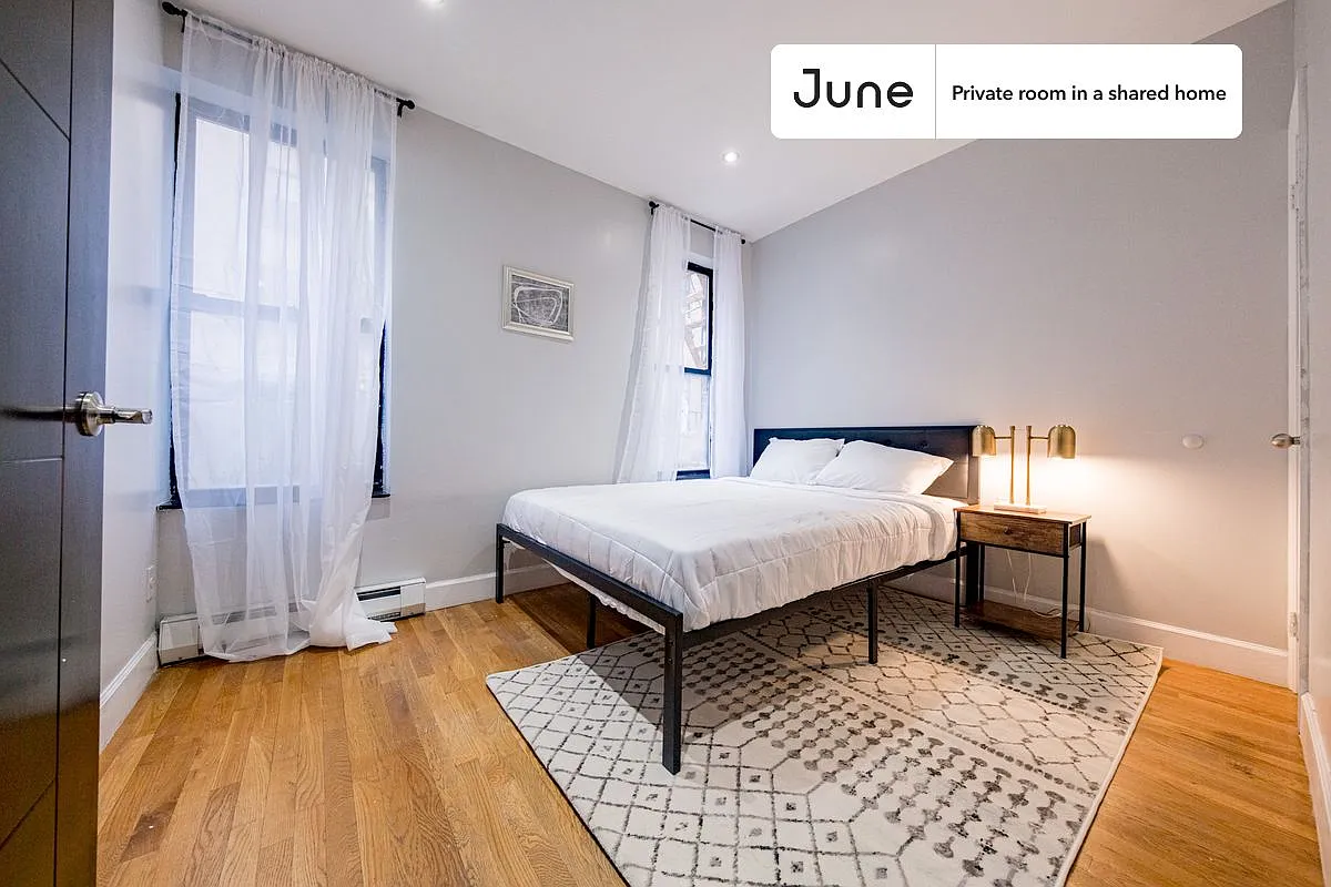Full bedroom in 3 bed/1 bath home in Central Harlem #1831 A — Photo 1