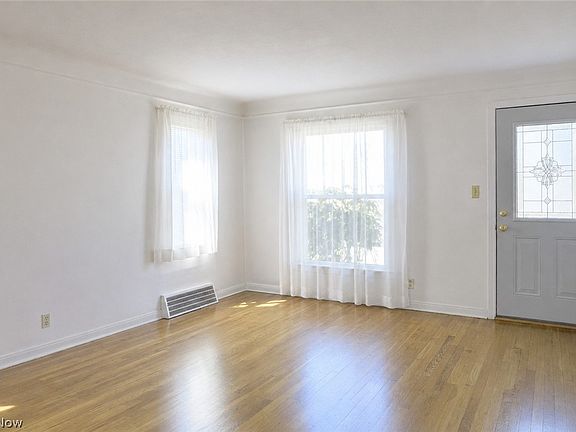 5th image of 4111 Torrington Ave