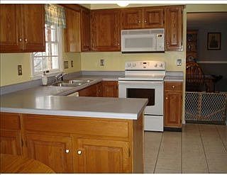 3rd image of 6982 Berkshire Dr