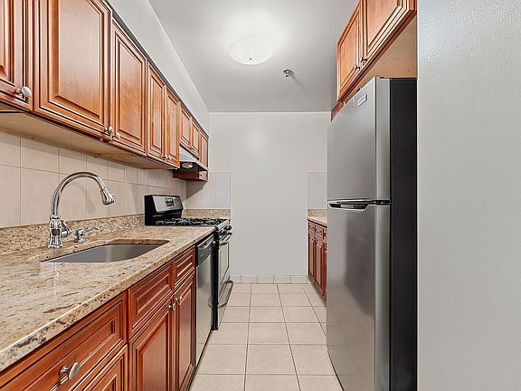 5th image of 6434 Grand Central Pkwy W Unit 2D