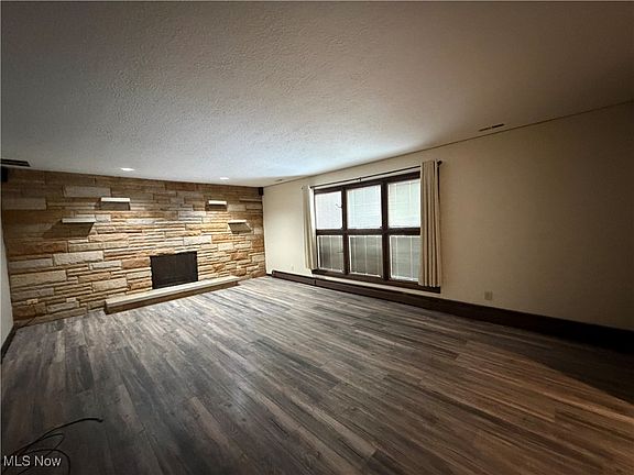 3rd image of 3350 Long Rd