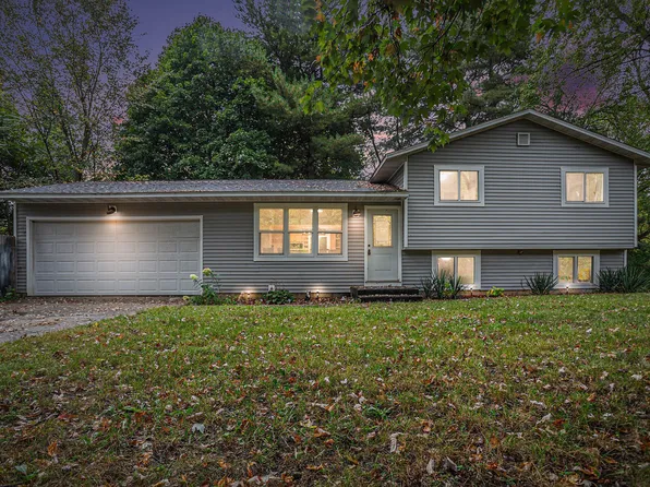 67311 Oxbow Dr, Constantine, MI 49042