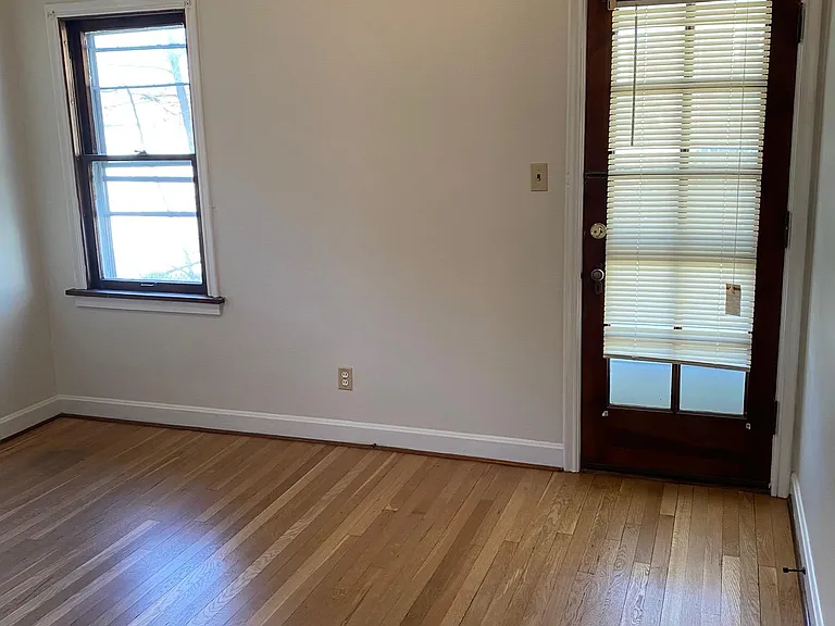 1563 Victoria Ave #DOWN — Photo 8