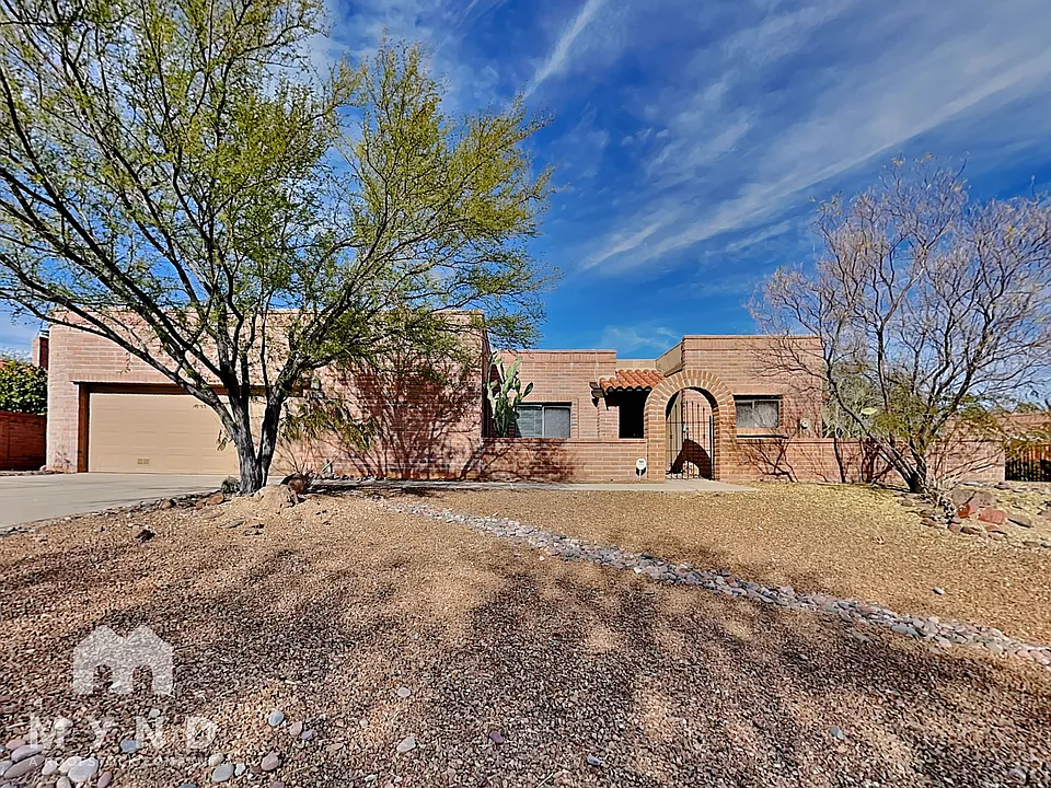 1750 W Camino Urbano