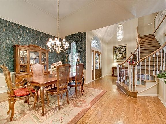 3rd image of 2729 Woods Ln