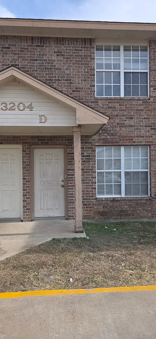 3204 Hereford Lane — Photo 3
