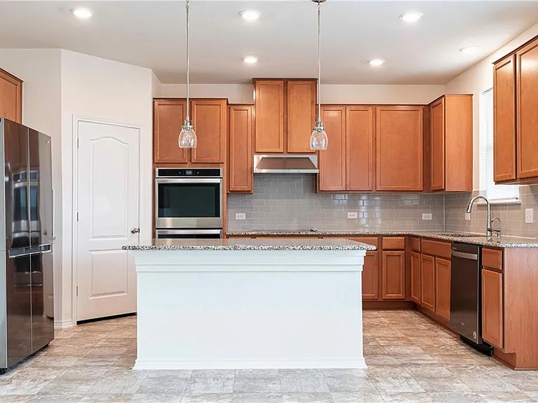 707 Dogwood St — Photo 4