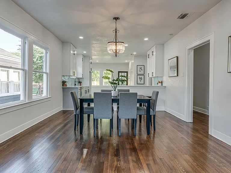 2035 W Summit Ave — Photo 8