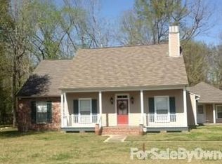 2710 Riverside Dr, Port Allen, LA 70767