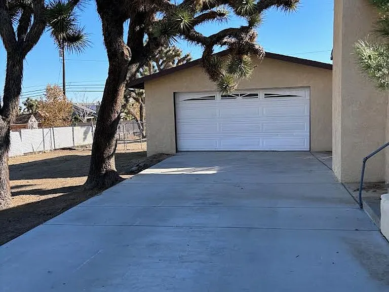 7423 Dumosa Ave — Photo 4