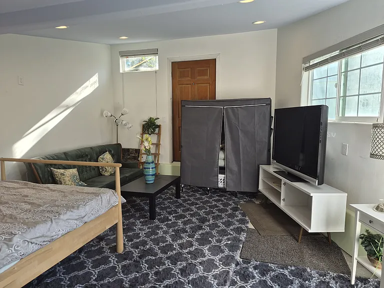2141 Torrey Pines Rd — Photo 13