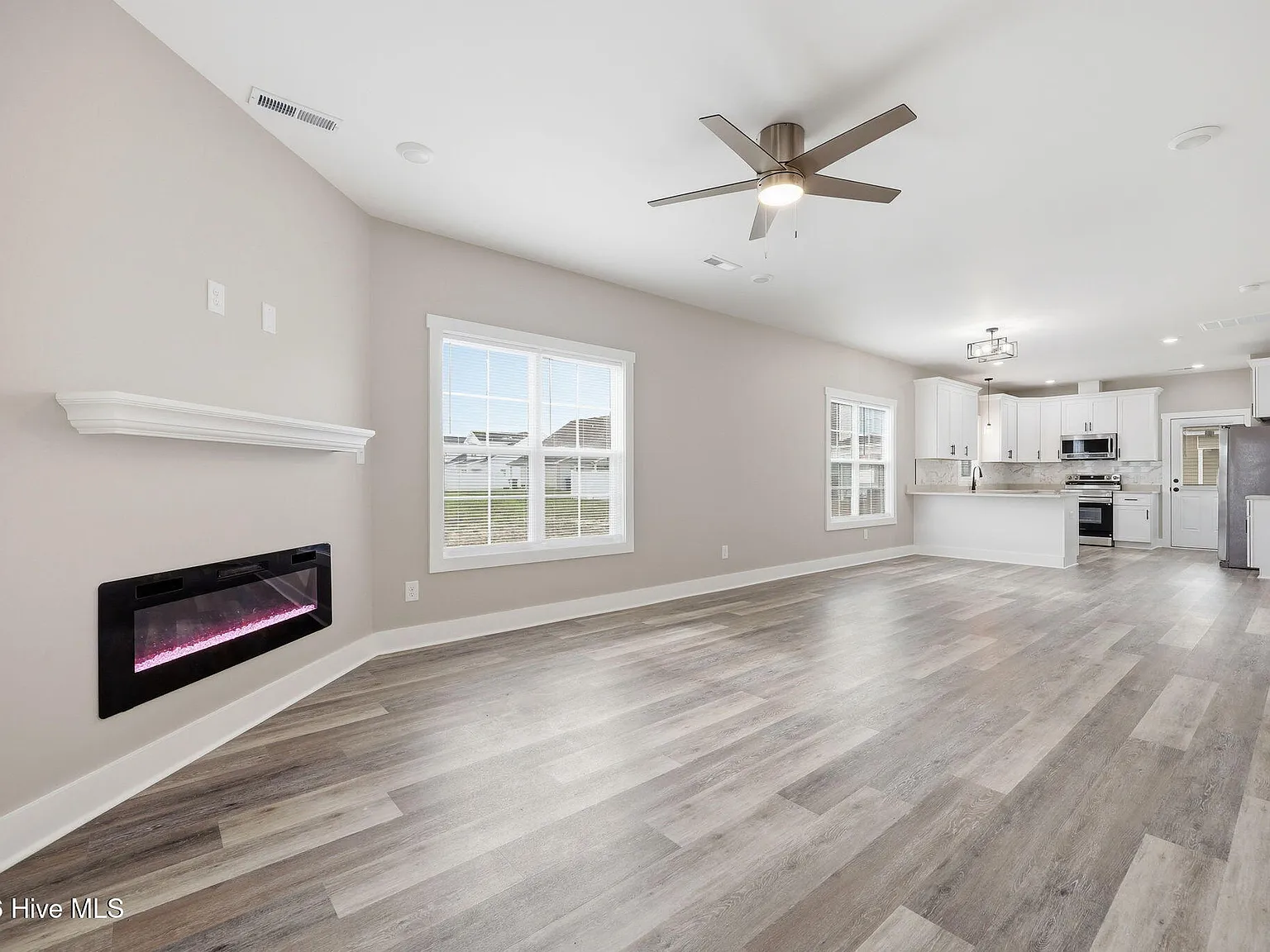 649 Abigail Taylor Dr — Photo 2
