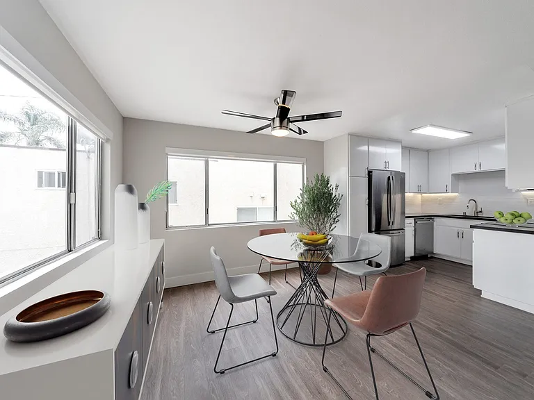 Oasis Apartments — Photo 10