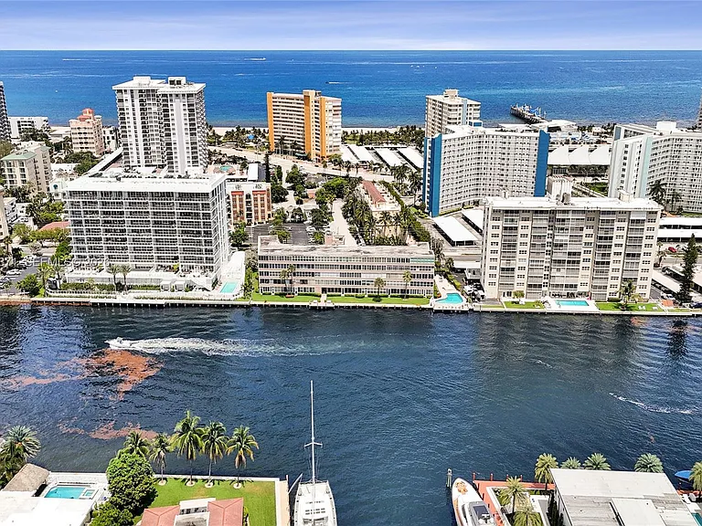 400 N Riverside Dr #501 — Photo 41