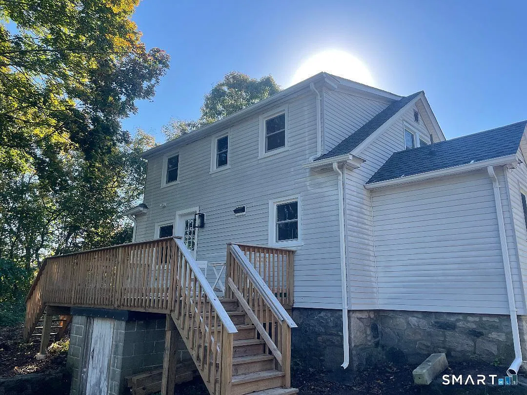 3 bed, 2.0 bath, 1156 sqft, $3,000 — Photo 2