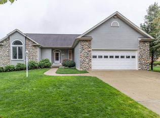 1531 Picadilly Dr, Haslett, MI 48840
