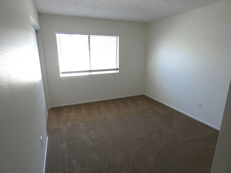 7326 Pickering Ave — Photo 9