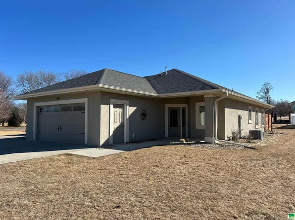 1004 Abby Rd, Alton, IA 51003