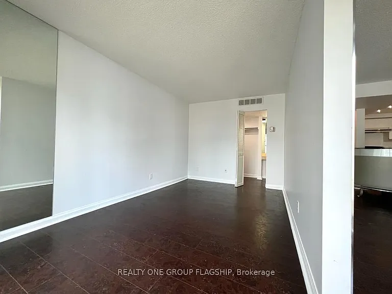 65 Harbour Sq S #2007 — Photo 8
