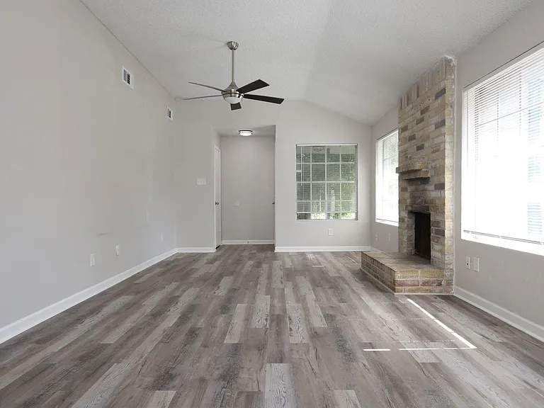 14115 Clear Forest Dr — Photo 2