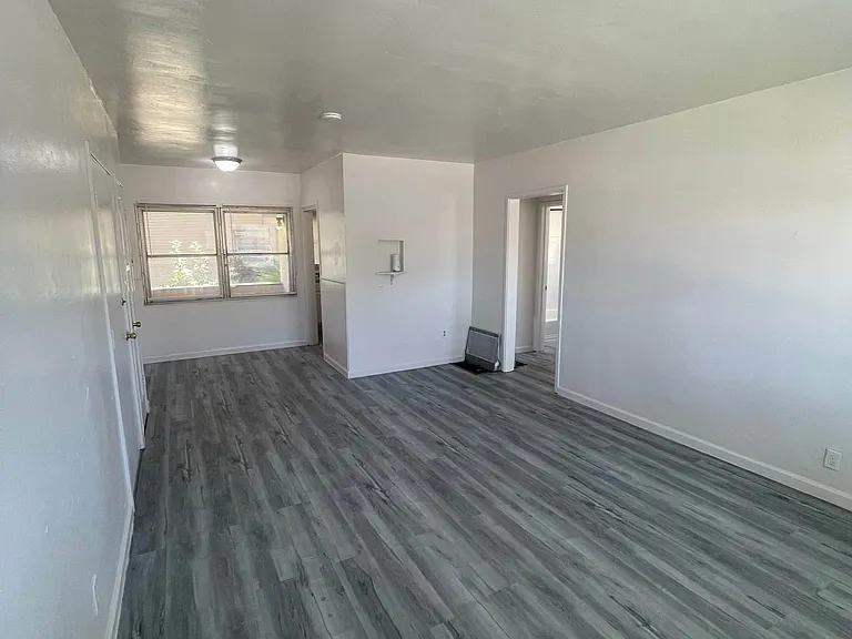 Riverside Townhouse Apartments — Photo 2