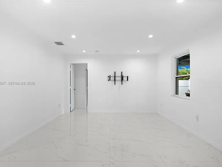 524 NW 10th St #0 — Photo 7