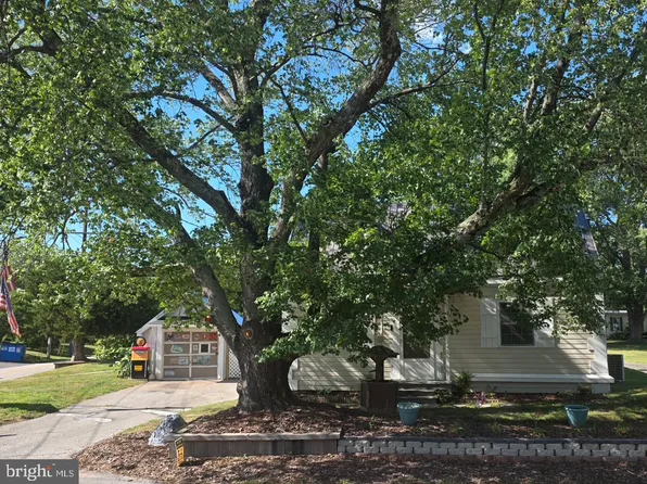 2 Friendship Rd, Friendship, MD 20758