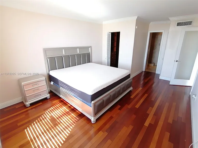 2020 NE 135th St #506 — Photo 6