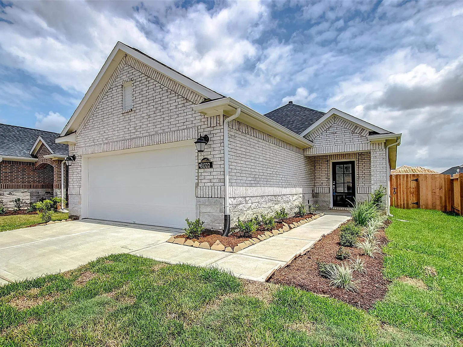 3 bed, 2.0 bath, 1349 sqft, $2,100 — Photo 1