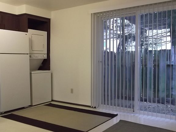 Washer/Dryer and fenced in Patio