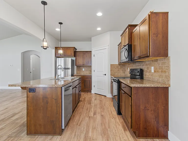 1015 White Birch Ave — Photo 14