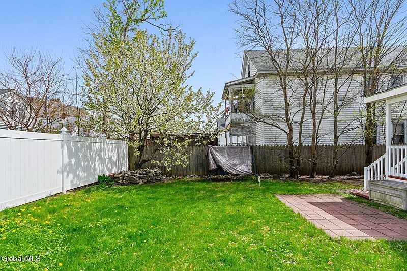 5th image of 125 Benson Street