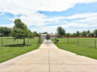 2200 S Cemetery Rd, Yukon, OK 73099