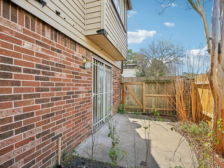 8379 La Roche Ln — Photo 4