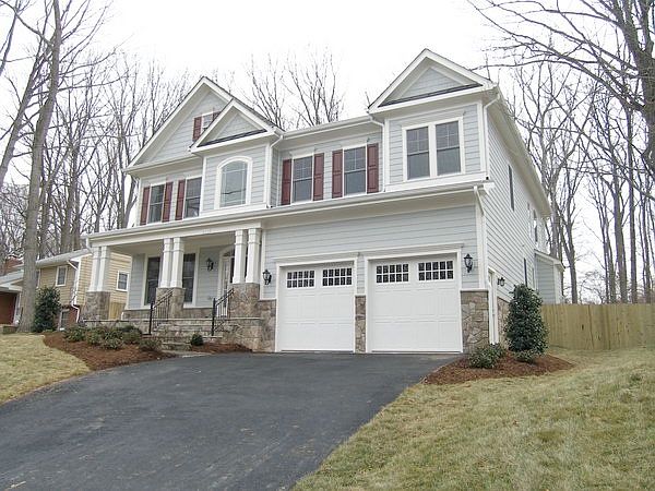 1st image of 407 John Marshall Dr NE