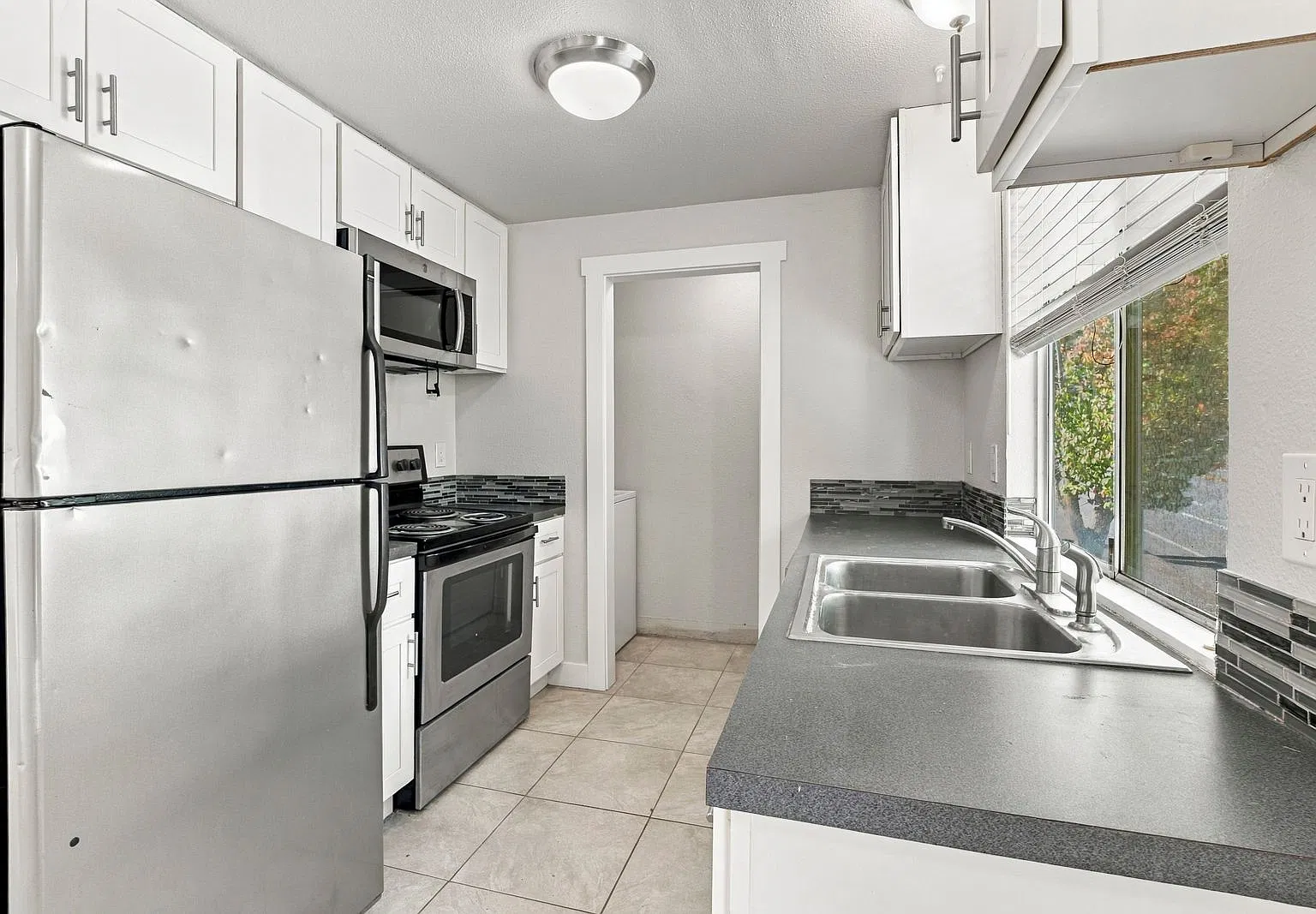 2 bed, 1.0 bath, 786 sqft, $1,450 — Photo 2