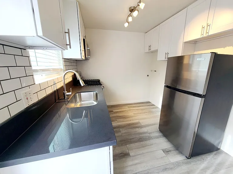 206 N Myers St #C — Photo 3