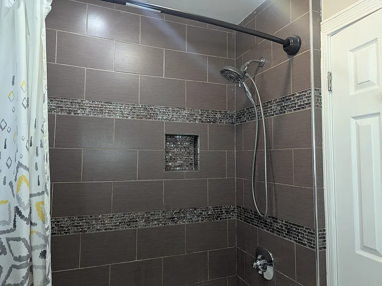 Full bath upstairs